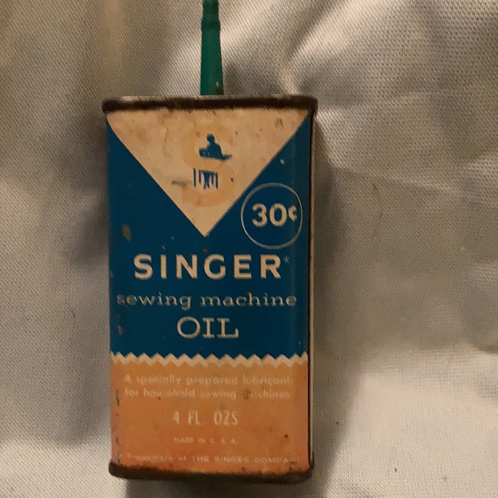 Vintage SINGER Sewing Machine OIL Tin 4 Oz 30 Cent Can Empty